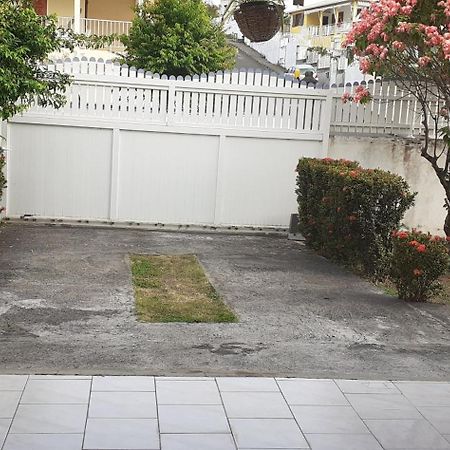 شقة Le P'Tit Nid Cocodydy Baillif المظهر الخارجي الصورة